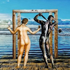 Adam en Eva poseren voor een houten poort aan zee, en nemen selfies