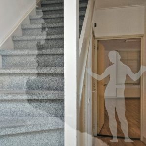 Figuratief smartphoneart werk van een blik op een trapportaal door Ruben van Gogh